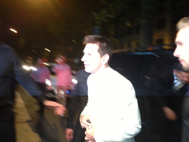 Messi arriva alla festa di Dolce&Gabbana